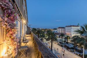 Split finest suite 1