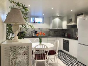 NYRENOVERAD BOSTAD med egen ingång & nära havet