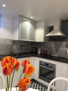 NYRENOVERAD BOSTAD med egen ingång & nära havet