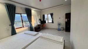 Phòng 2 Giường Đơn Nhìn Ra Núi (Twin Room with Mountain View)