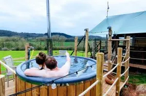 Hakuna Matata Safari Lodge - Sublime, off-grid digital detox with hot tub - Stanford on Teme
