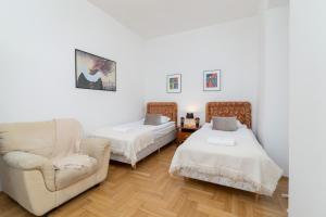 Heart of the City Apartments Market Square Cracow by Renters