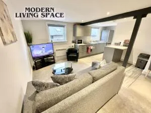 Fantastic convenient 2 Bedroom 2 bathroom Perfect for Stansted Airport, 2 minute walk to Bishops Stortford Train Station! - Stansted Mountfitchet