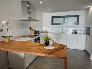 Luxury 2 bedrooms apt with seaview Blue Suite 4104