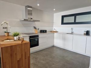 Luxury 2 bedrooms apt with seaview Blue Suite 4104