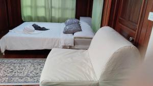 Aran Cottage Ngamwongwan The Pool Villa in japanese Garden