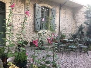 Appartements suite dans le chateau de Paulignan avec cuisine et Terrasse : photos des chambres