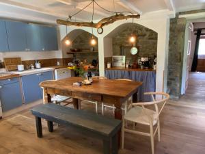 Maisons de vacances Breton stone cottage with a garden near the river : photos des chambres