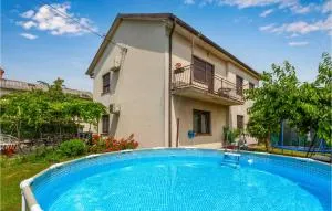 2 Bedroom Cozy Apartment In Drazice - Podhum