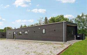 5 Bedroom Nice Home In Glesborg