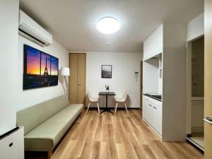 Rakuto通天閣201,特價2室1厅,日本橋難波心斎橋1站, 車站3分,緊鄰通天閣, 直達關西機場大阪城USJ京都