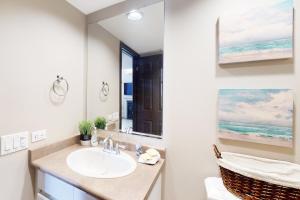 Cozy Sierra Lane Retreat, Steps to BM Village!