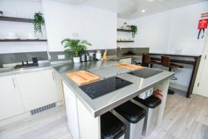 SoBo Studio 2 - by Brighton Holiday Lets