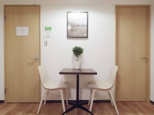 RAKUTO通天閣301 特價2室1厅,日本橋難波心斎橋1站, 車站3分,緊鄰通天閣, 直達關西機場大阪城USJ京都.