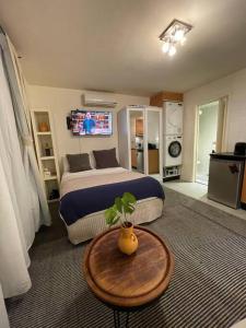 Cosy Studio with Courtyard in Vibrant Fitzroy!