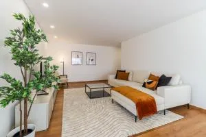 Viana's Heart - Spacious Modern Ap. Near City Center - Mesieiro