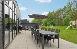 5 Bedroom Nice Home In Glesborg