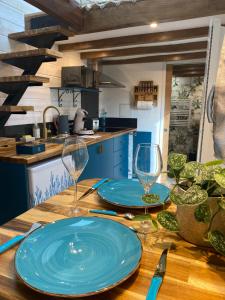 Maisons de vacances La Tiny Blue - maison insolite pour 2 - sans Tv : photos des chambres