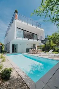 Villa Cordouan avec piscine en bord de mer - Pontaillac