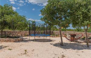 Nice Home In Kaocine - Miljevci