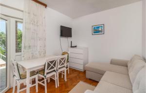 Lovely Apartment In Dramalj