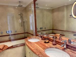 Spectacular views at beachfront townhouse RDR318