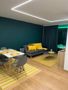 Modular Suites Alfonso Gómez