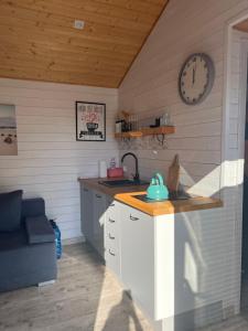 Domek nad jeziorem Kamień