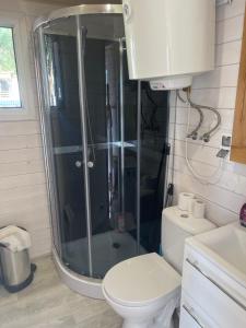 Domek nad jeziorem Kamień