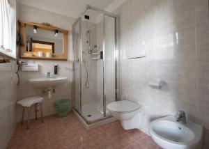Double or Twin Room with Mountain View