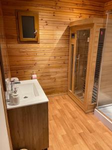 Chalets Romantique chalet avec sauna et jacuzzi exterieur : photos des chambres