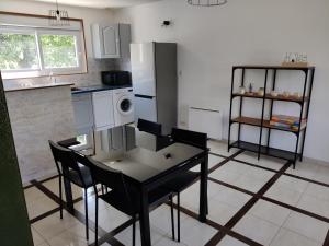 Appartements Studio spacieux tout equipe avec jardin : photos des chambres