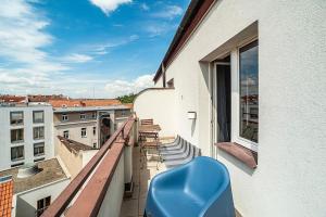 Cosy studio with terrace by tram