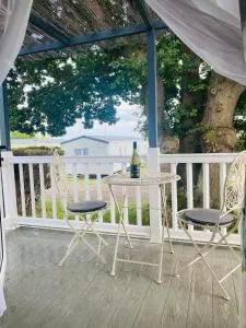 Caravan on Mersea Island Away Resorts Quiet Location - 布赖特灵西