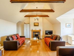 Craiglea Lodge & Barn