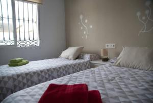 House w shared pool, perfect for small families