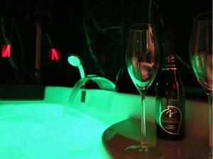 Appartements Sejour detente a Saint-Omer - jacuzzi prive, terrasse, centre-ville et parking gratuit : photos des chambres