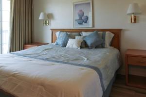 Queen Suite room in lodge on the river