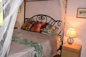 King Room bed and breakfast main house - Calibishie