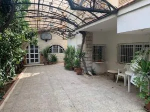 Charming Apartment in Shmeisani - Aş Şaqrah
