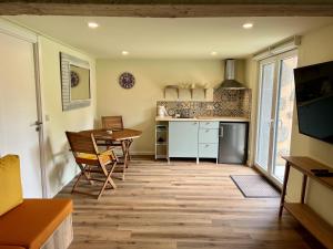 Quinta do espelho dagua, Estudio