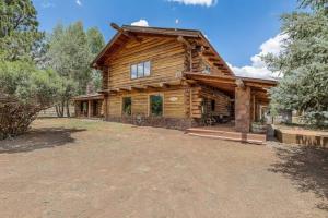Historic Cabin, Chic-n-rustic, Hottub, Horse Ranch