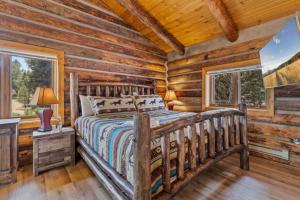 Historic Cabin, Chic-n-rustic, Hottub, Horse Ranch