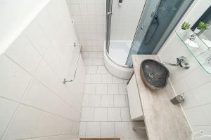 Modern studio with balcony + TV