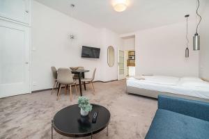 Modern studio with balcony + TV