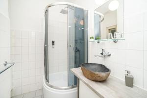 Modern studio with balcony + TV