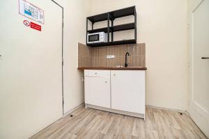 Modern studio with balcony + TV