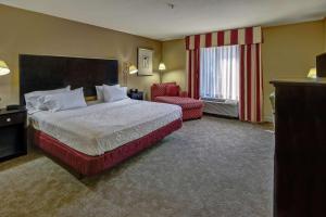 King Room with Accessible Tub - Mobility and Hearing Access/Non-Smoking room in Hampton Inn Jacksonville