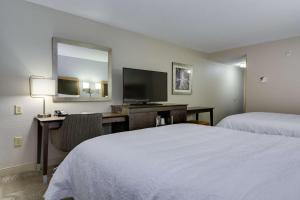 Queen with Two Queen Beds - Non-Smoking room in Hampton Inn Atlanta-Fairburn