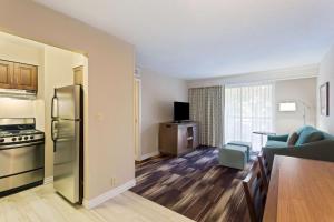 One-Bedroom King Suite with Balcony and Kitchen room in Hampton Inn & Suites Atlanta/Duluth/Gwinnett